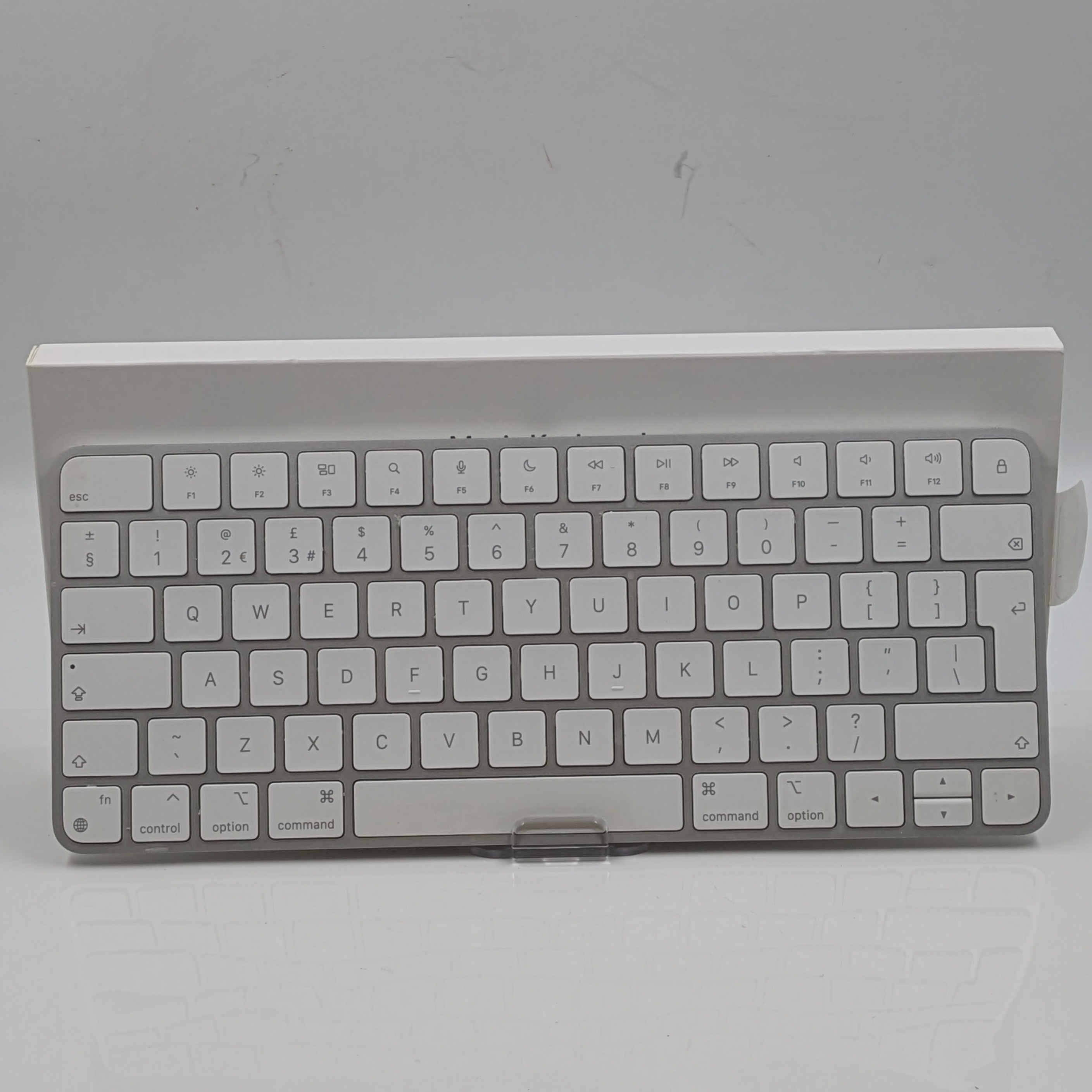Pre-owned APPLE MAGIC MOUSE 2 (A1657) & KEYBOARD (A2450) - Own4Less